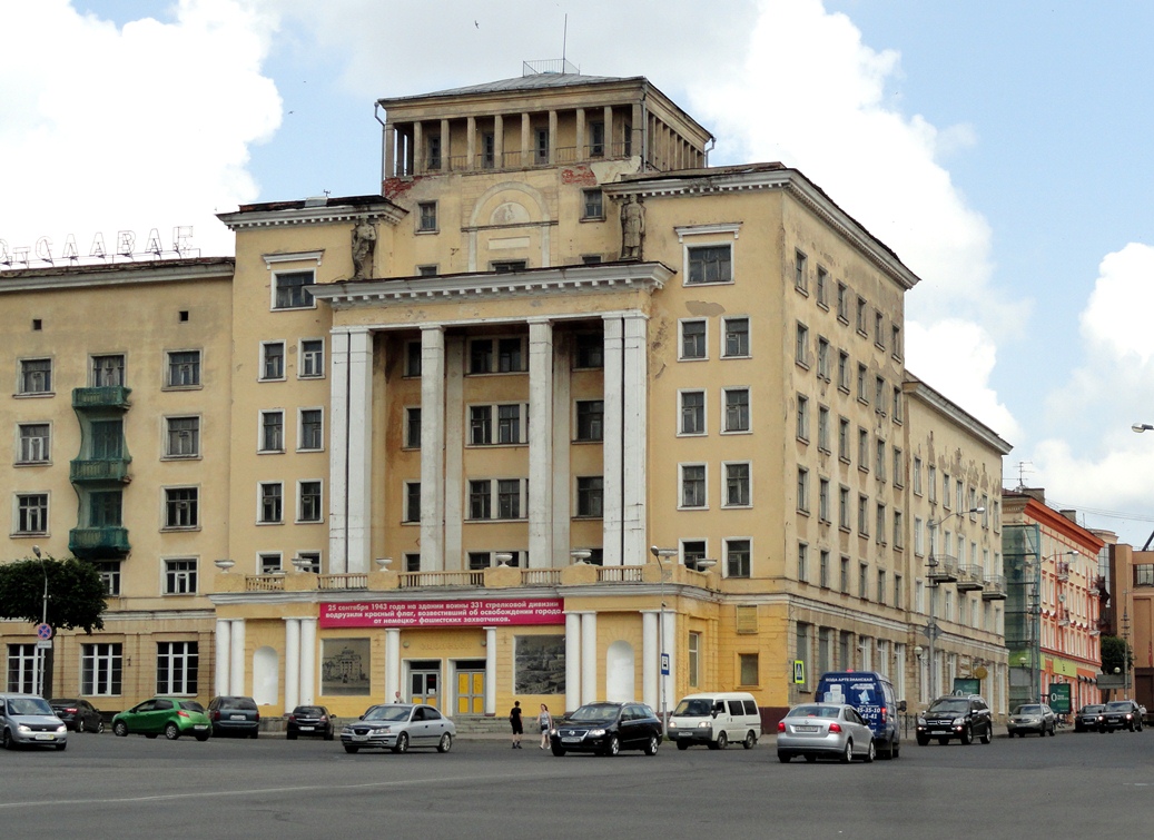 Смоленск, Большая Советская улица, 30 / Улица Глинки, 11