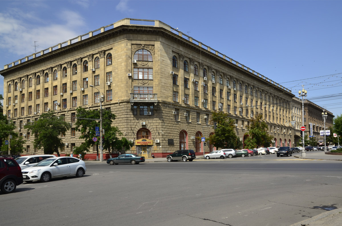 Волгоград, Площадь Павших Борцов, 1