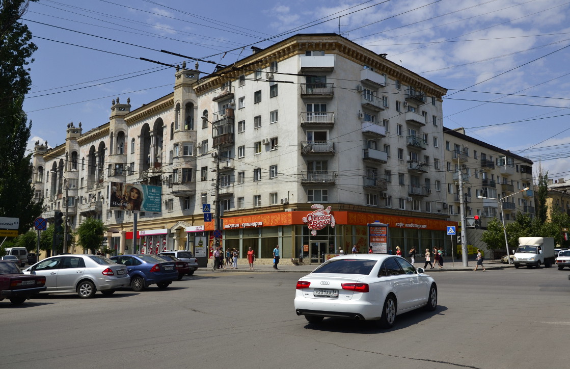 Волгоград, Проспект имени Ленина, 23; Улица Гагарина, 9 (подъезд 3); Улица Гагарина, 9 (подъезды 1-2)