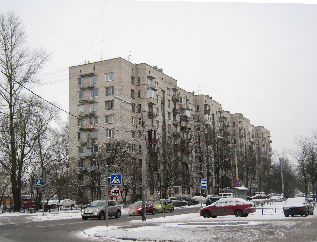 Санкт-Петербург, Улица Солдата Корзуна, 11 / Улица Стойкости, 2