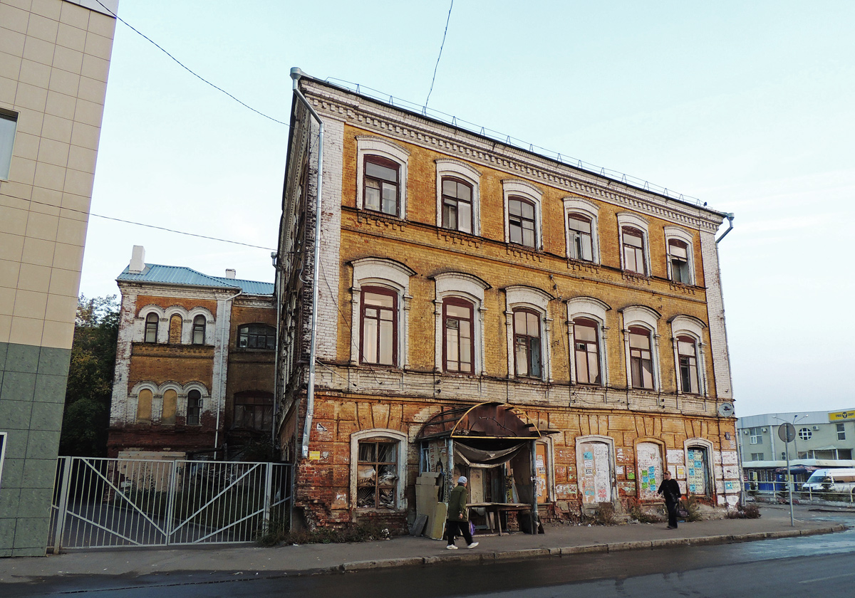 Казань, Улица Рустема Яхина, 6 / Улица Коротченко, 26 / Улица Саид-Галеева, 27