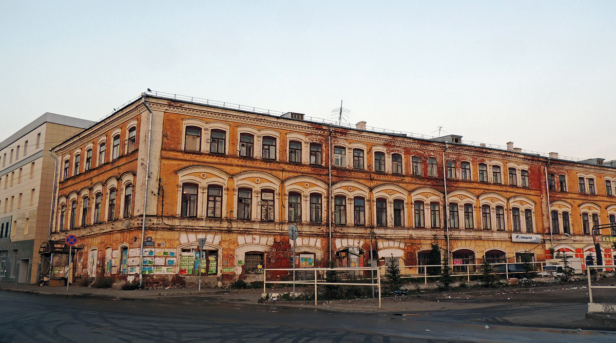 Казань, Улица Рустема Яхина, 6 / Улица Коротченко, 26 / Улица Саид-Галеева, 27