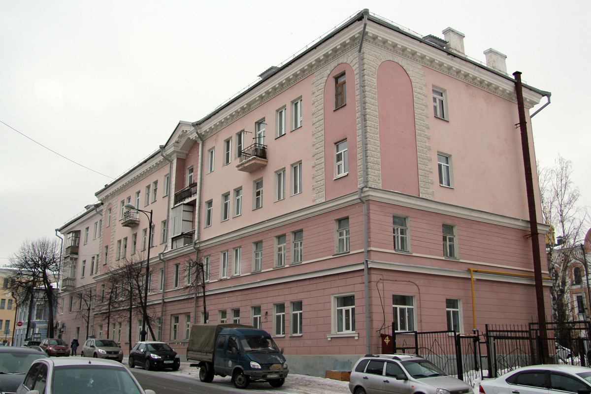 Kazan, Большая Красная улица, 14 / Улица Миславского, 17