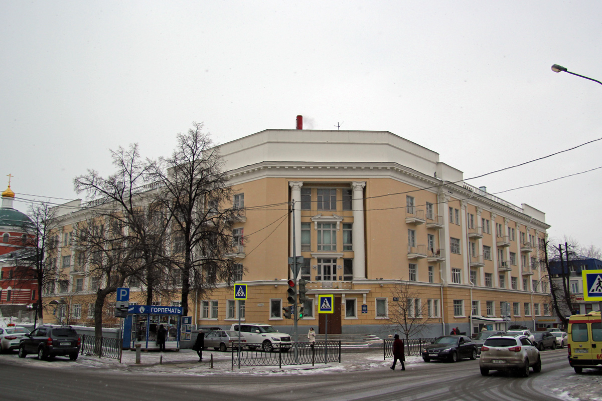 Казань, Большая Красная улица, 7 / Улица Япеева, 9