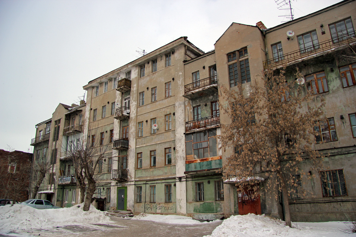 Казань, Улица Дзержинского, 18 / Улица Кави Наджми, 19