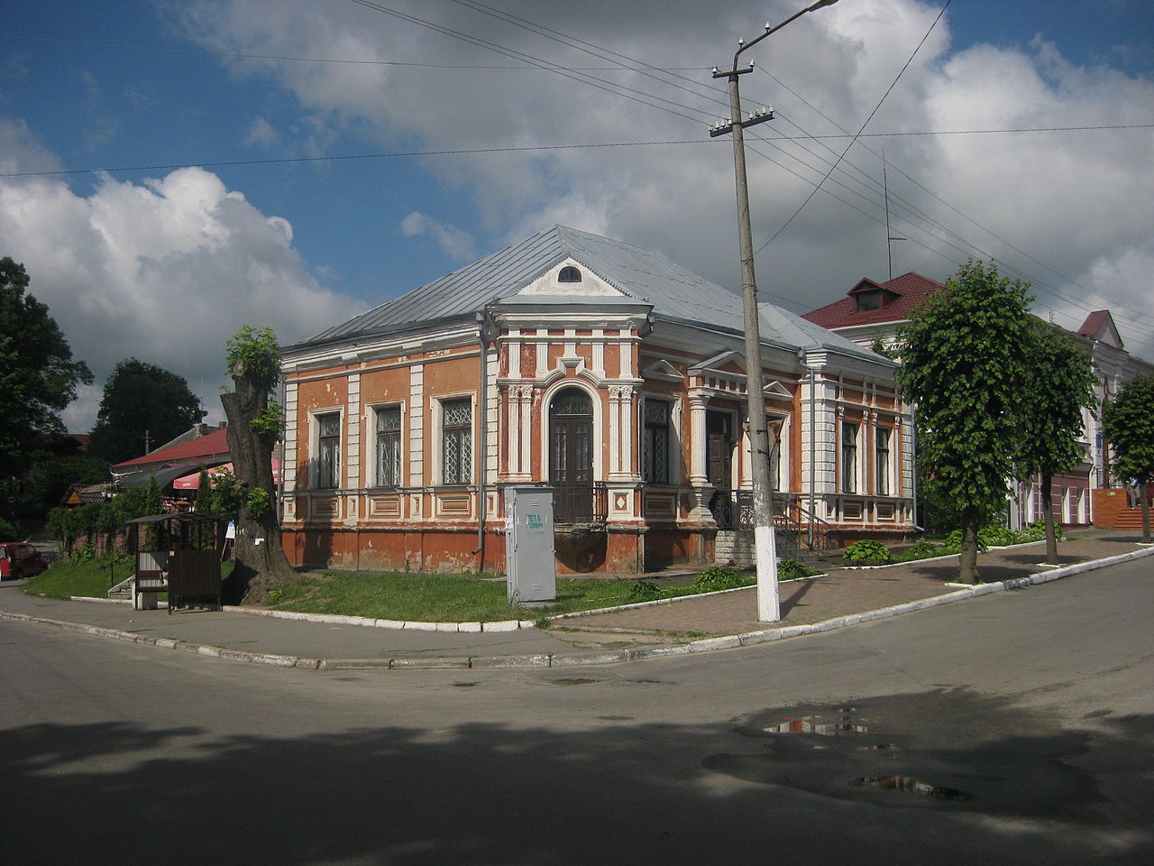 Острог, Улица Героев Майдана, 2