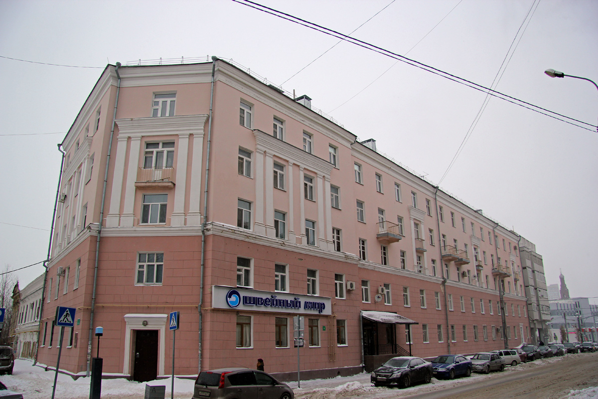 Казань, Улица Парижской Коммуны, 4 / Улица Николая Столбова, 11