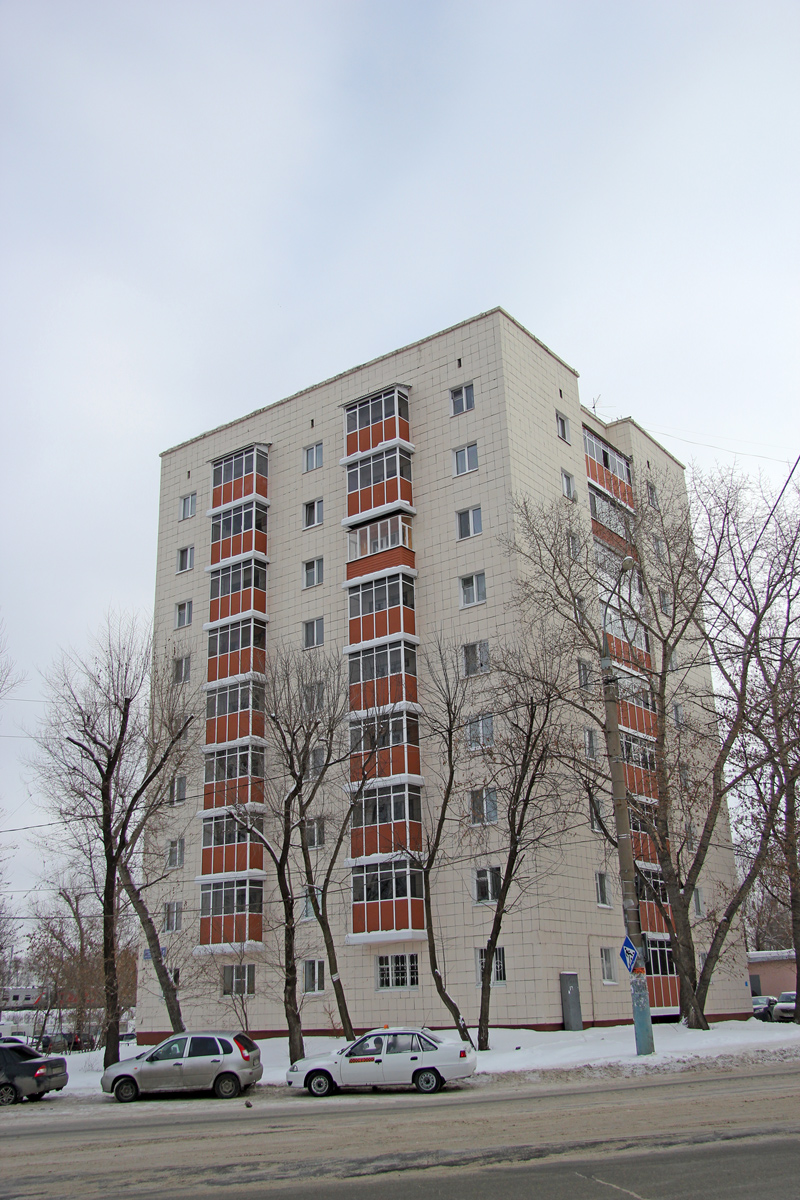 Казань, Улица Девятаева, 11 / Улица Мазита Гафури, 1