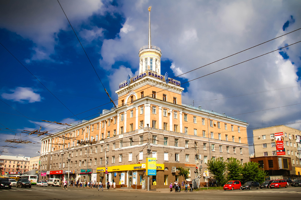 Омск, Проспект Карла Маркса, 29 / Улица Масленникова, 7