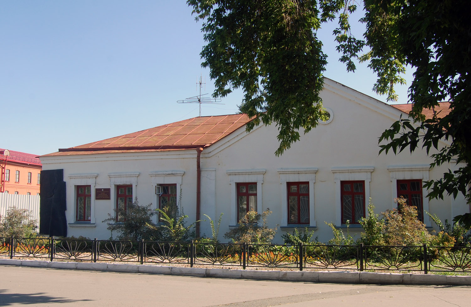 Omsk, Улица Достоевского, 1 / Улица Победы, 4
