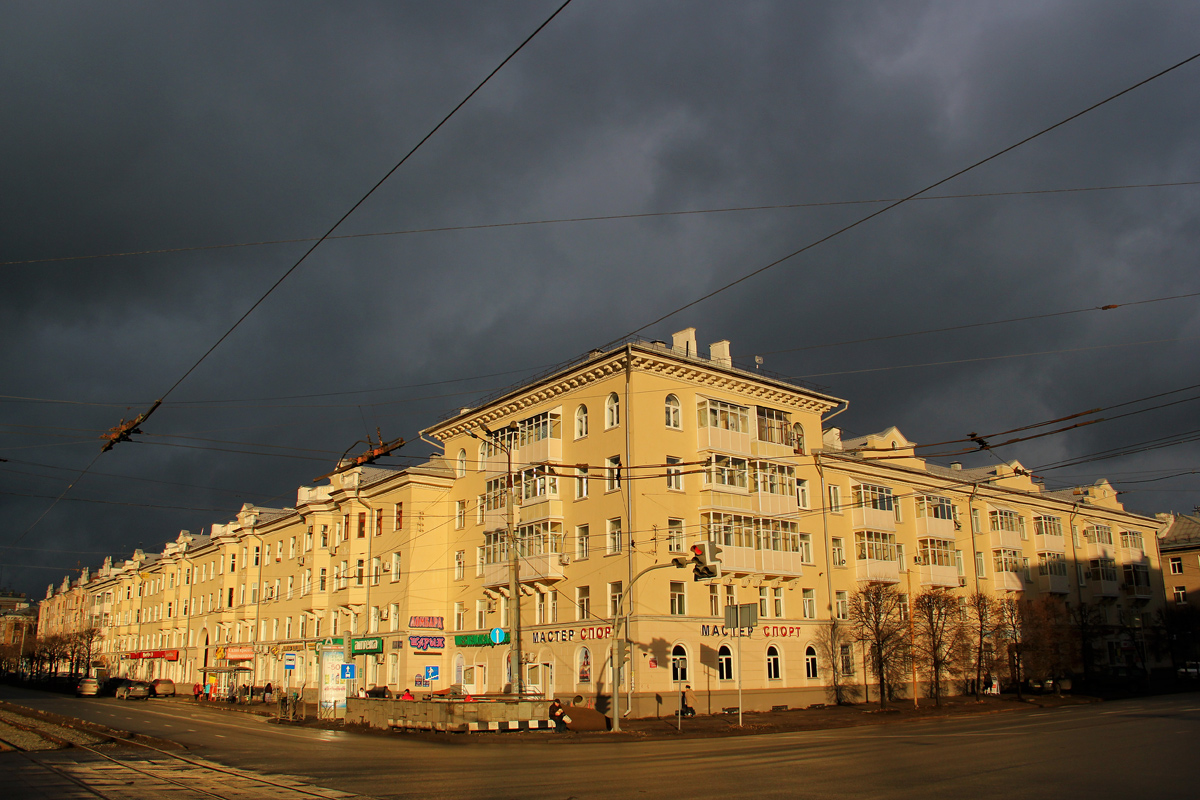 Казань, Улица Декабристов, 160 / Улица Восстания, 40