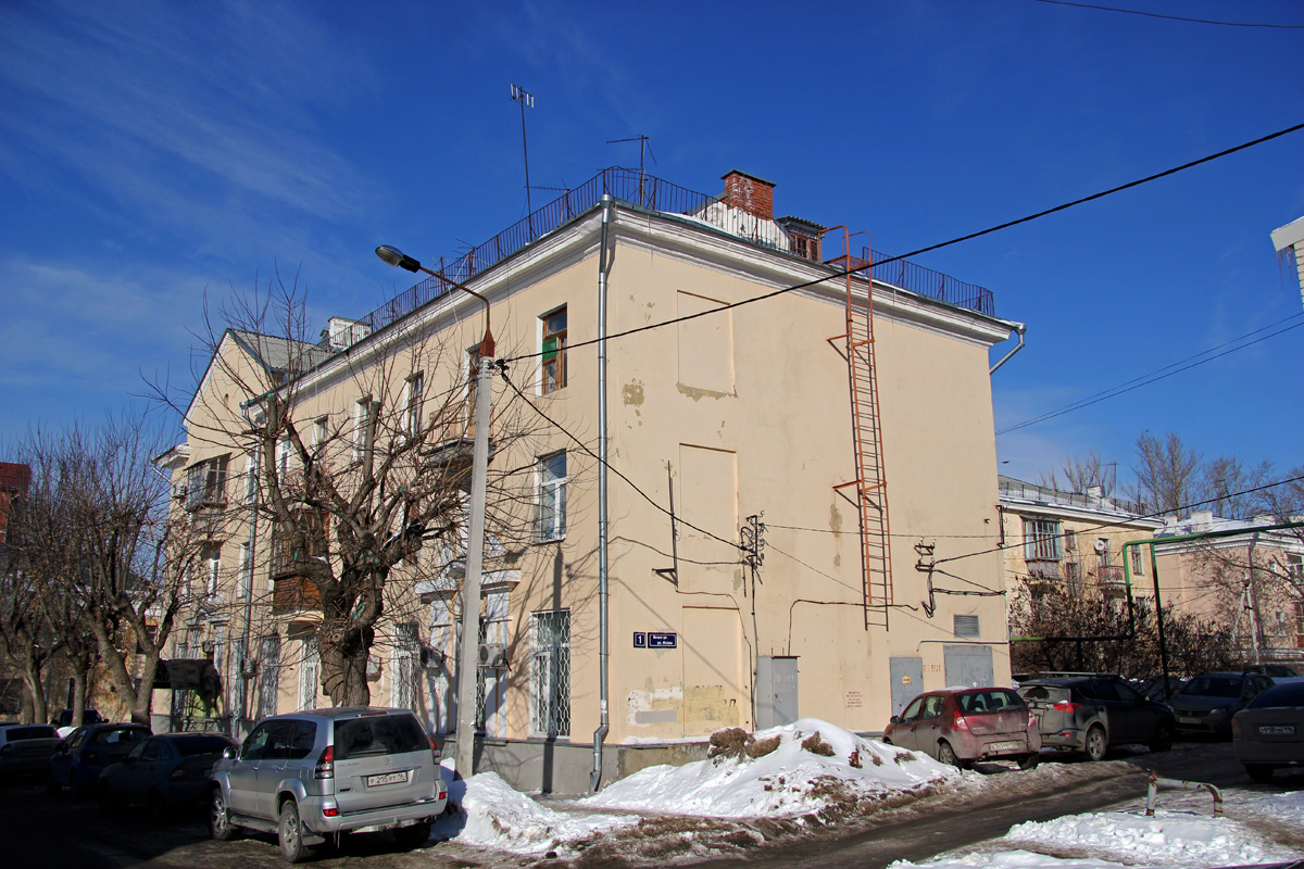 Казань, Улица Искра, 1 / Улица Петра Алексеева, 4