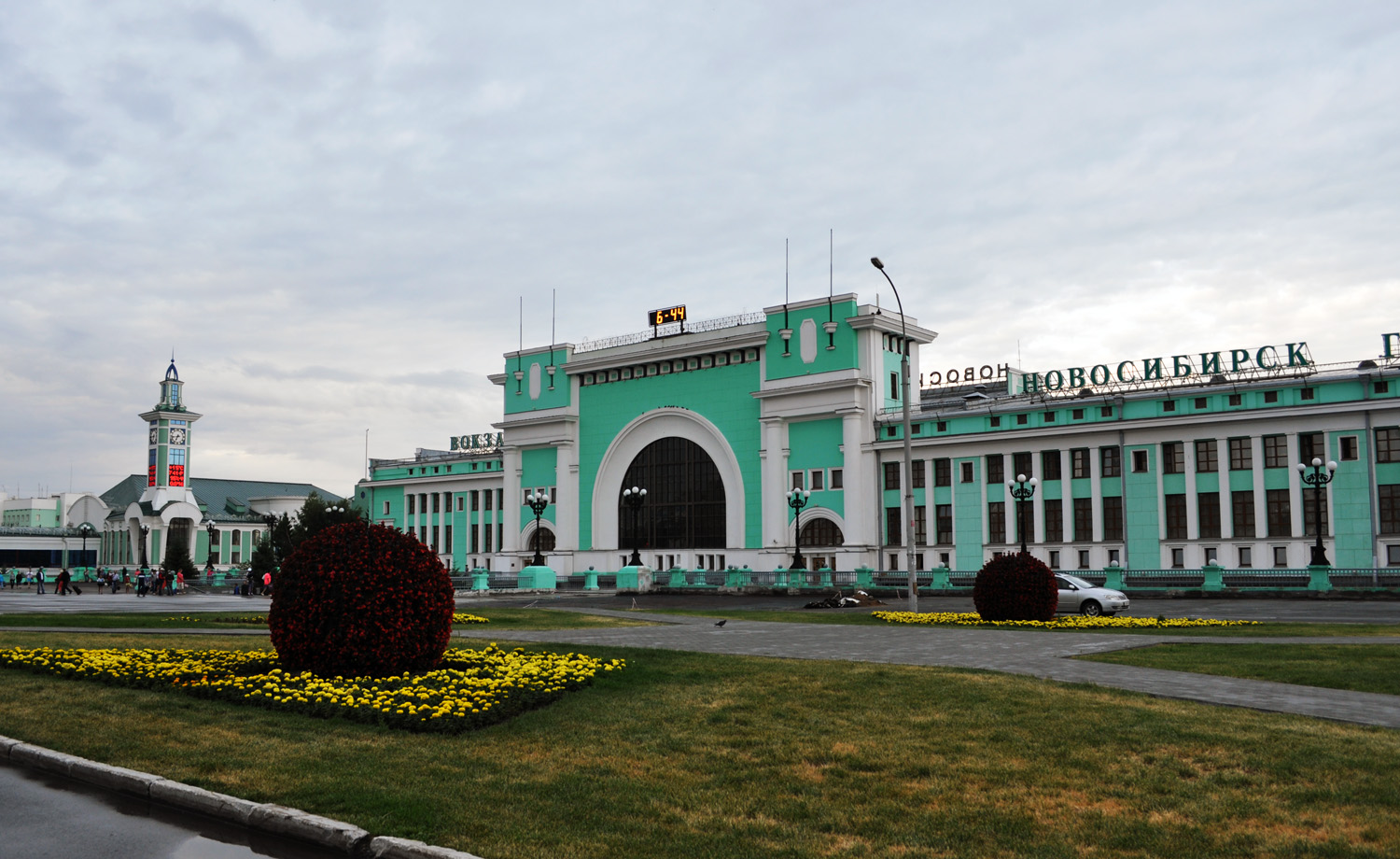 Новосибирск, Улица Дмитрия Шамшурина, 43