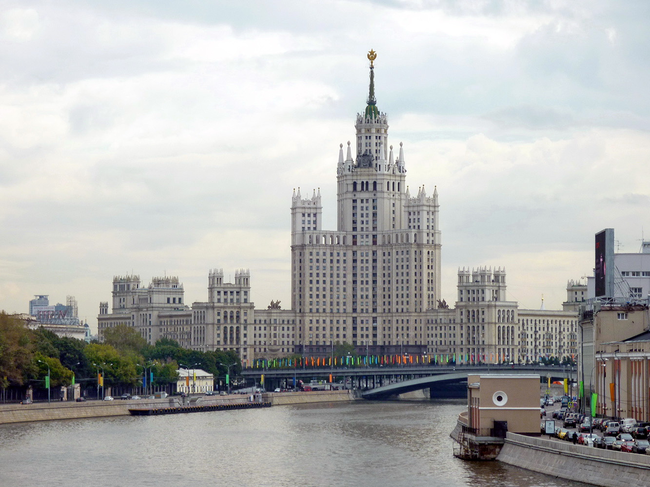 Москва, Котельническая набережная, 1/15; Садовнический проезд, Большой Устьинский мост