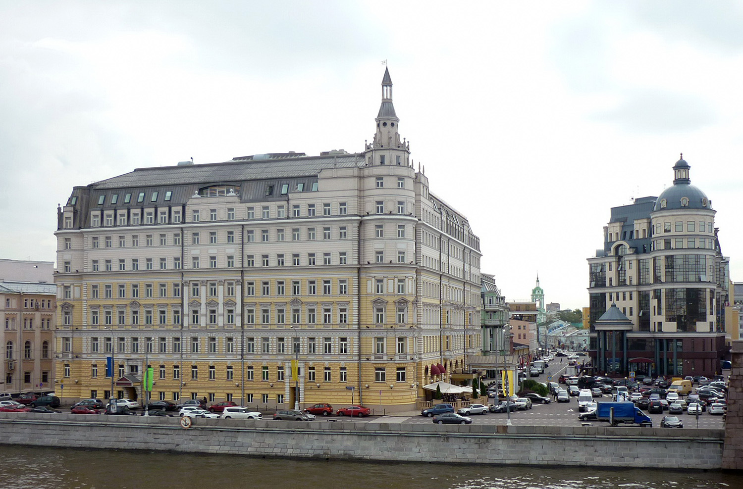 Москва, Улица Балчуг, 1 / Садовническая улица, 1; Улица Балчуг, 2