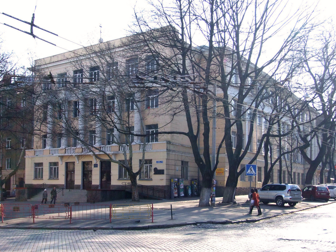 Odesa, Вулиця Льва Толстого, 1 / Соборна площа, 8