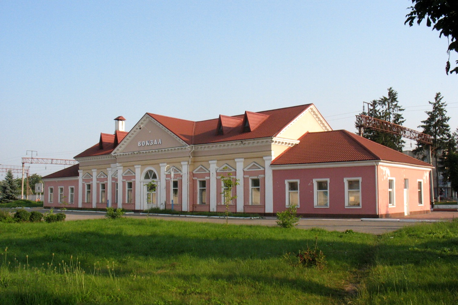 Волочиськ, Привокзальная площадь, 1