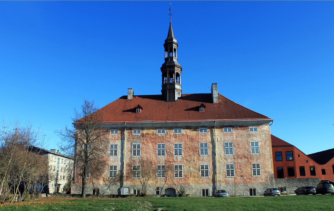 Narva, Raekoja plats