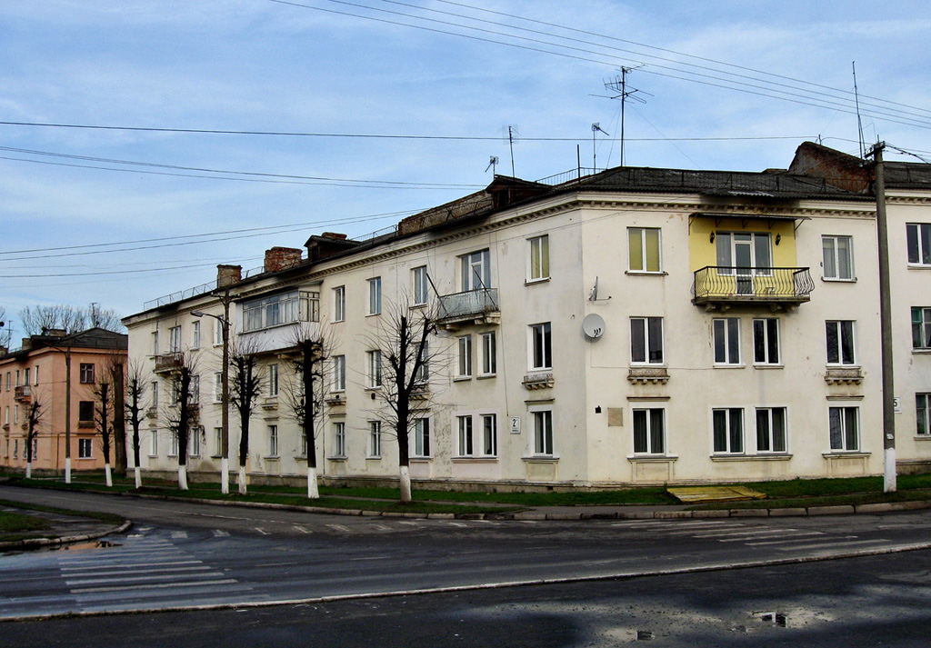 Червоноград, Улица Черновола, 2 / Улица Героев Майдана, 3-5-7