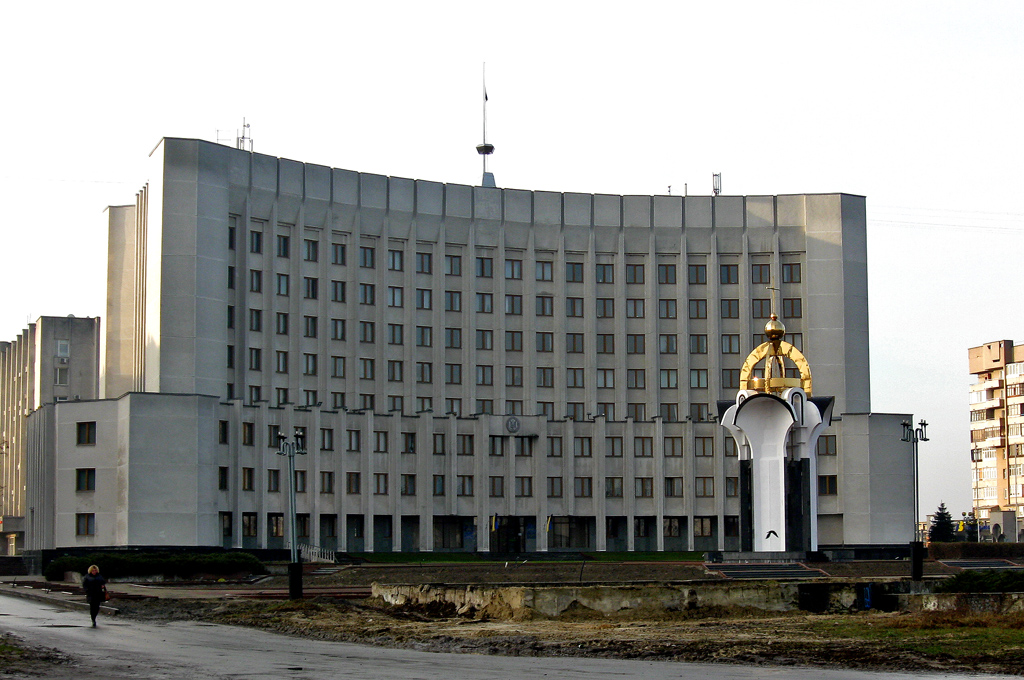 Луцк, Киевская площадь, 9