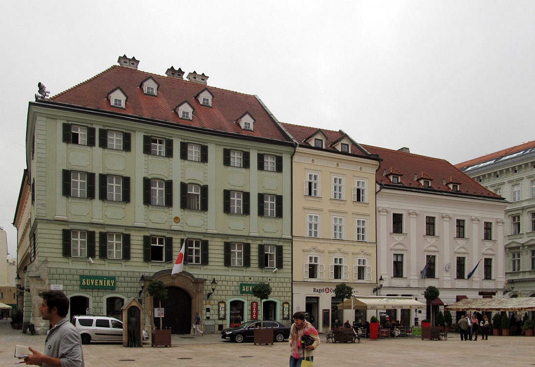 Братислава, Hlavné námestie, 2 / Radničná ulica; Hlavné námestie, 3; Hlavné námestie, 4 / Rybárska brána