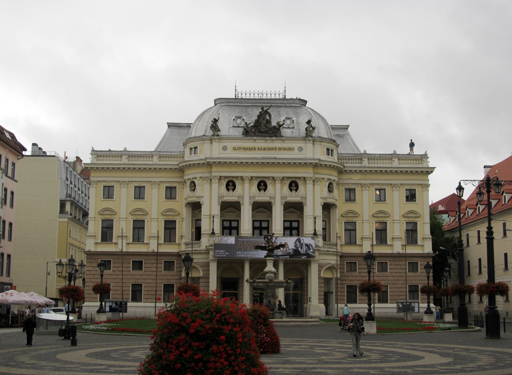 Братислава, Ulica Gorkého, 2 / Hviezdoslavovo námestie