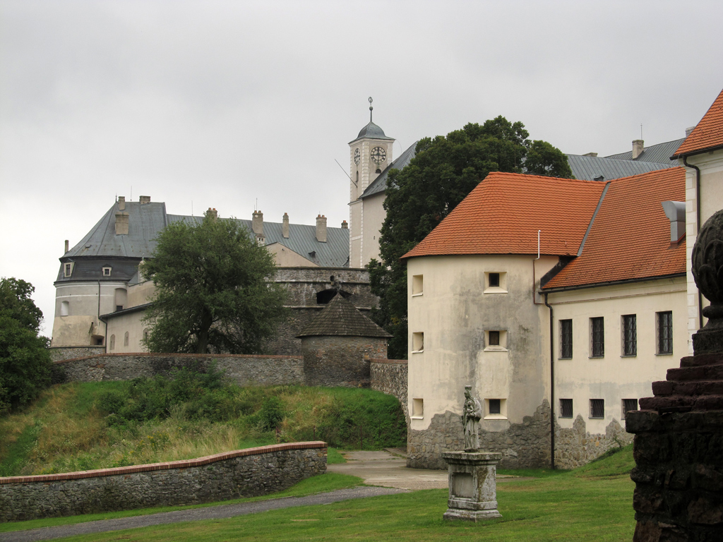 Пезинок, Častá, Hrad Červený Kameň