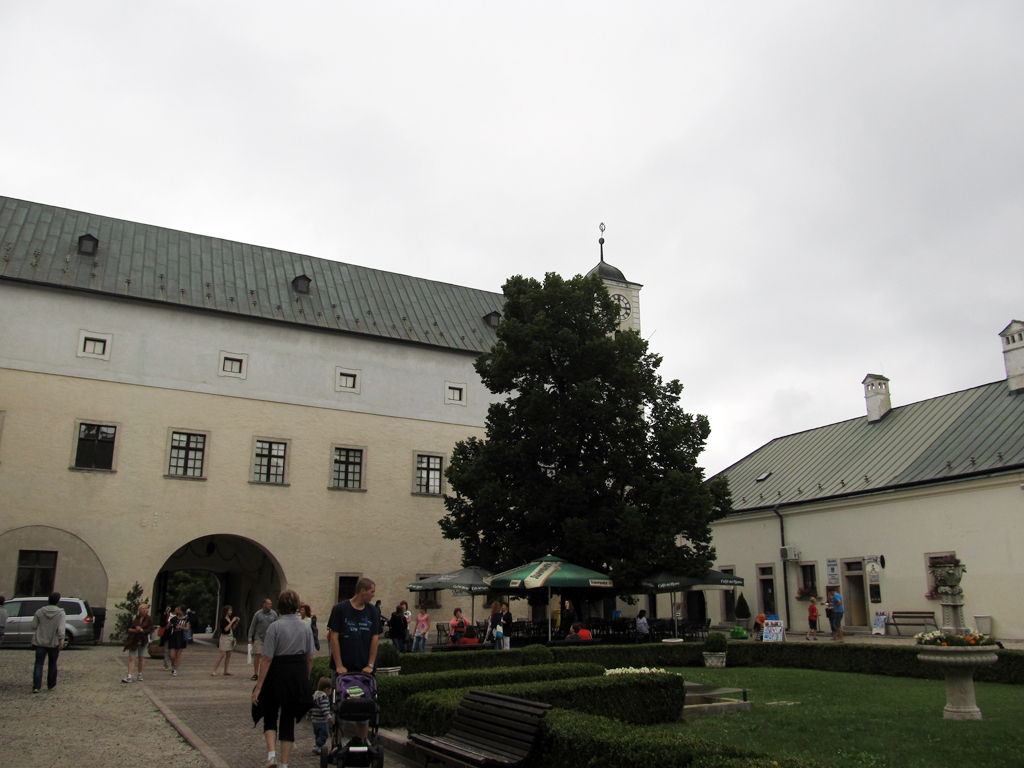 Пезинок, Častá, Hrad Červený Kameň