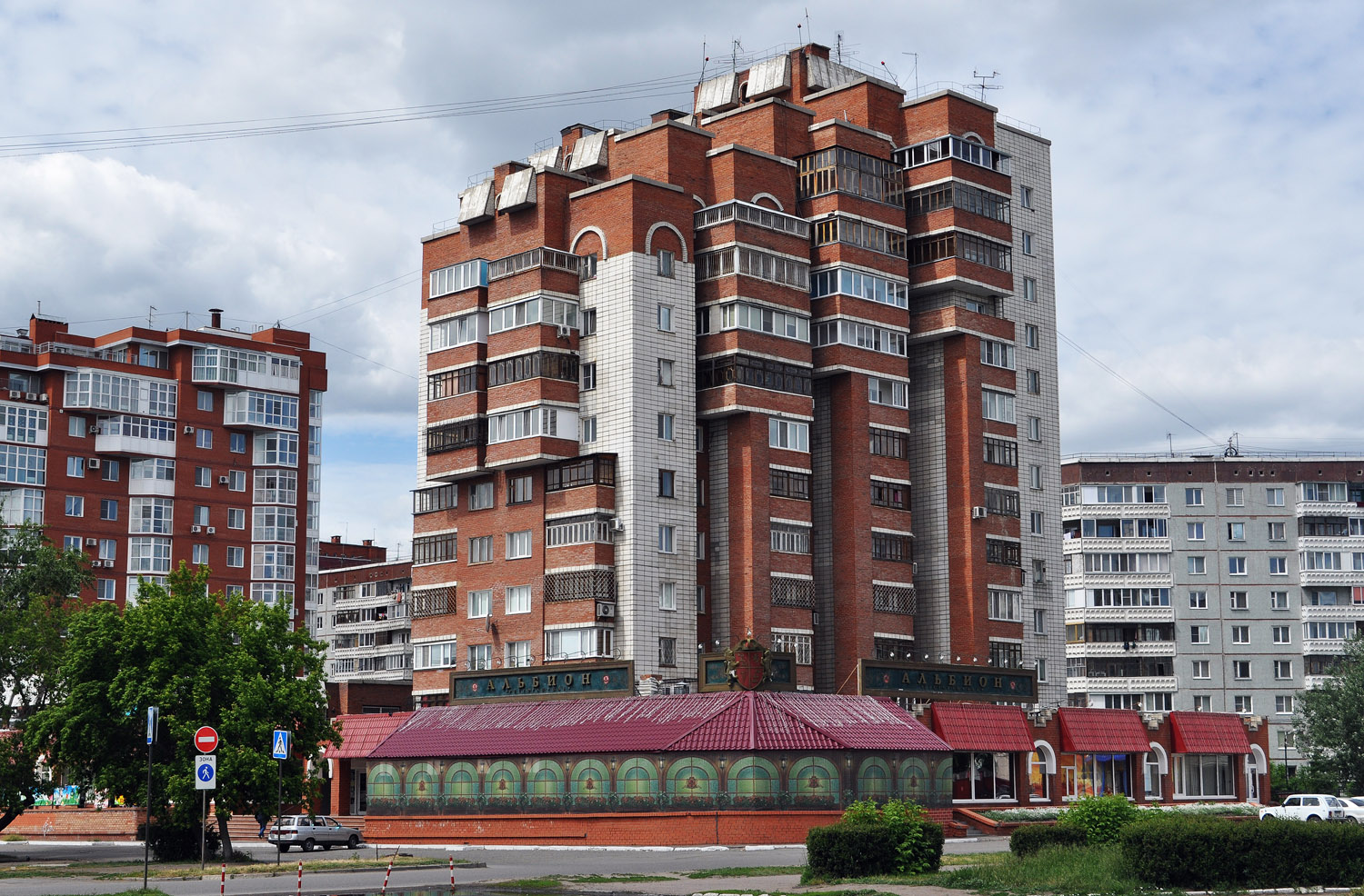 Омск, Улица Декабристов, 98