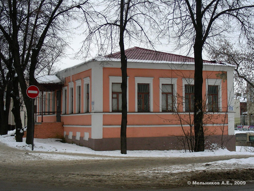 Иваново, Улица 10 Августа, 2 / Крутицкая улица, 4