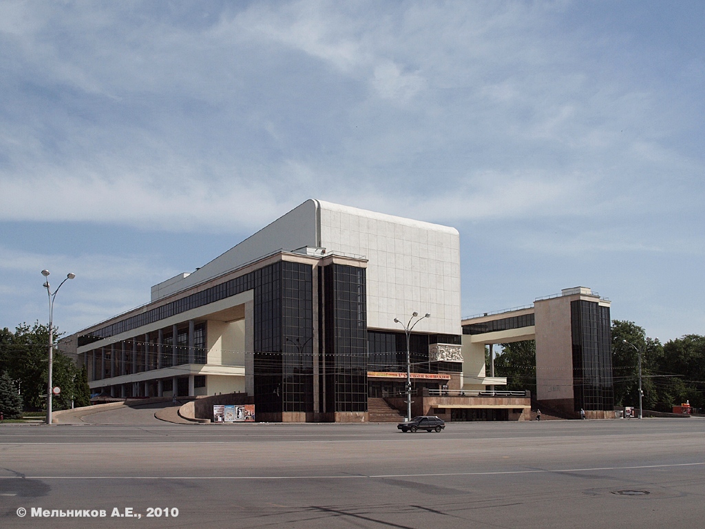 Ростов-на-Дону, Театральная площадь, 1