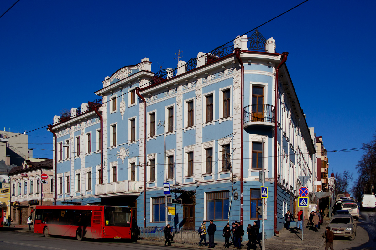 Казань, Улица Пушкина, 38 / Улица Галактионова, 1