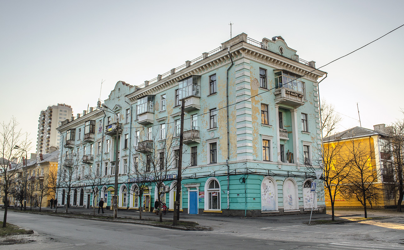 Киев, Алма-Атинская улица, 103 / Волховская улица, 1