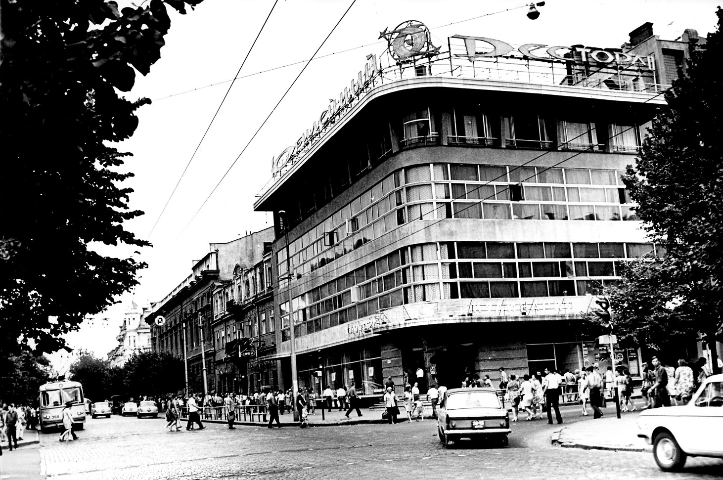Одесса, Дерибасівська вулиця, 15 / катерининська вулиця, 19; Дерибасівська вулиця, 13. Одесса — Вывески