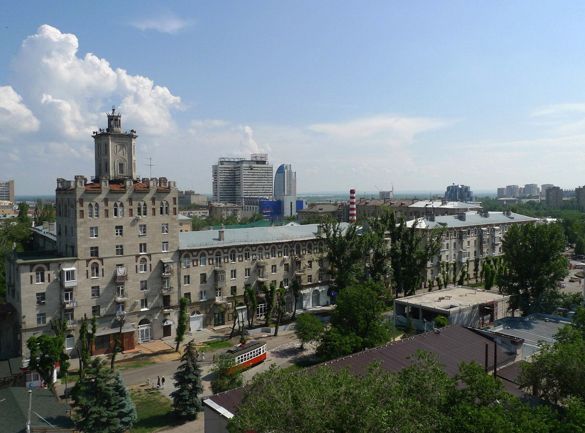 Волгоград, Улица имени В. И. Ленина, 25 / Коммунистическая улица, 8