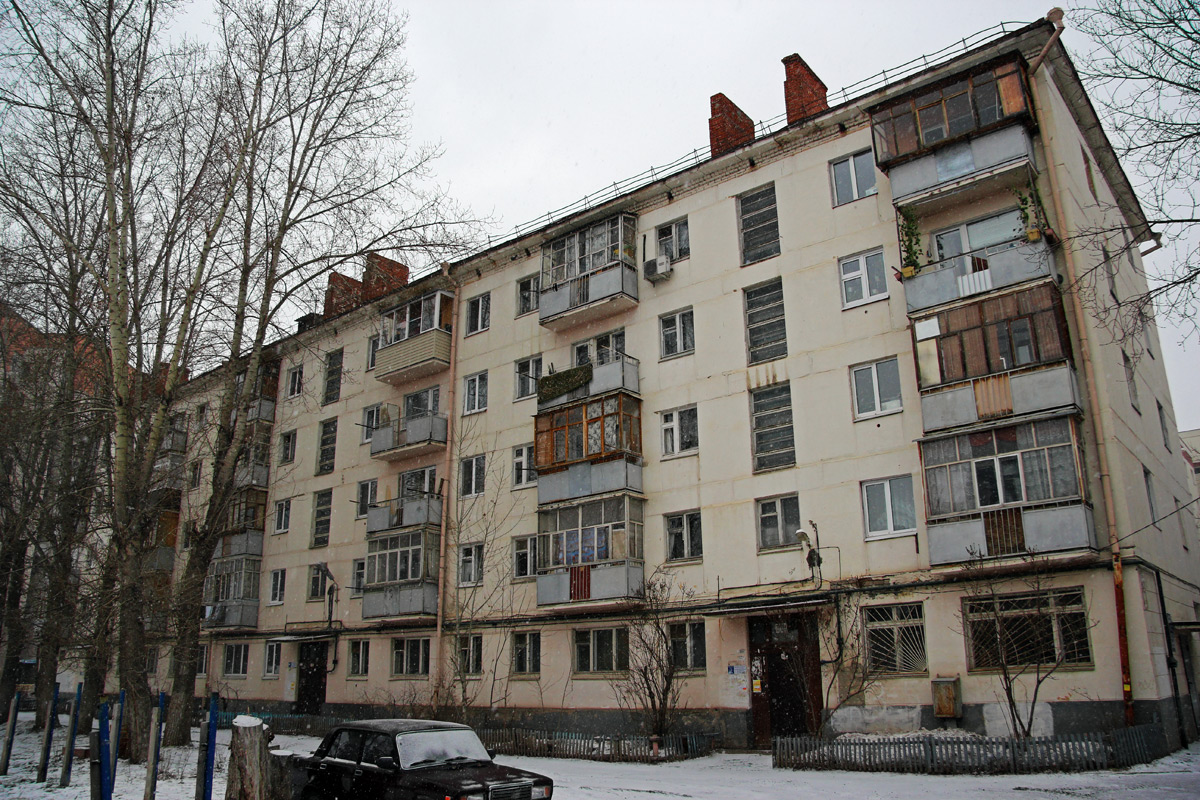 Kazan, Отрадная улица, 24 / Улица Карбышева, 10