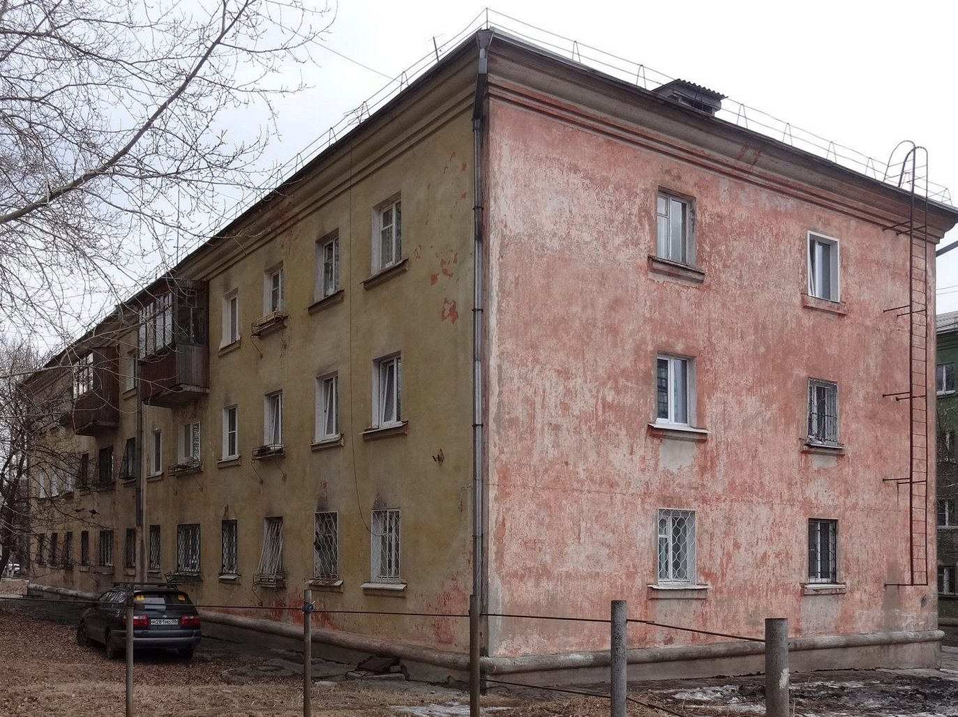Иркутск, Улица Безбокова, 44А