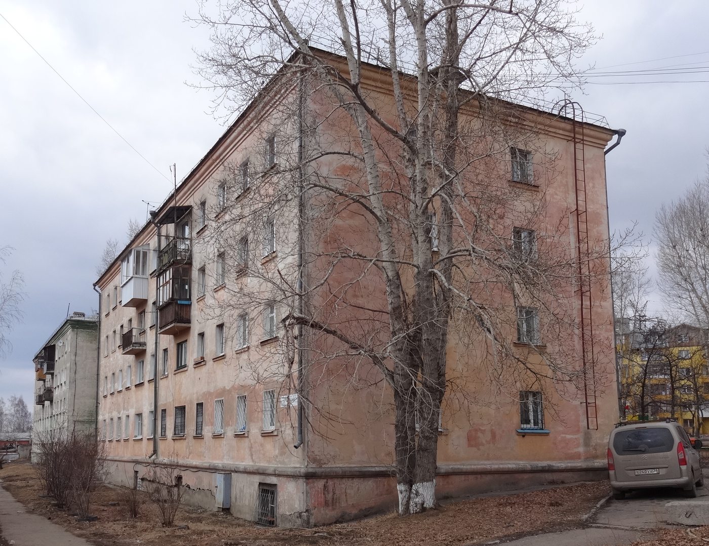 Иркутск, Улица Безбокова, 42