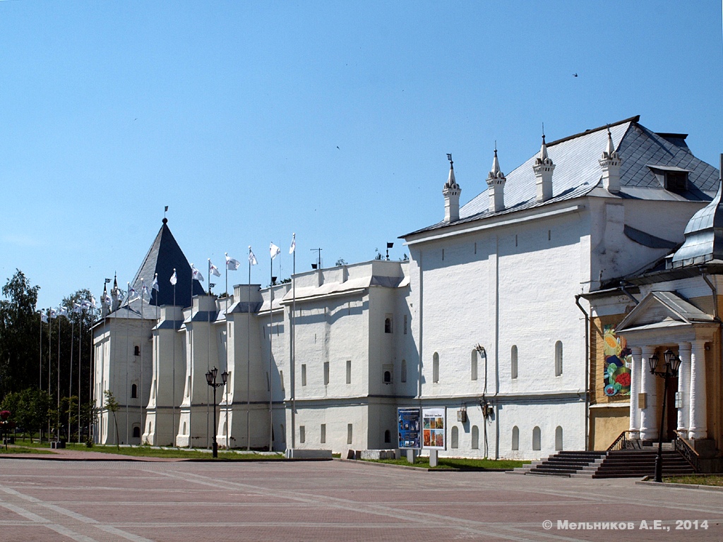 Vologda, Улица Сергея Орлова, 15; Кремлёвская площадь, 3