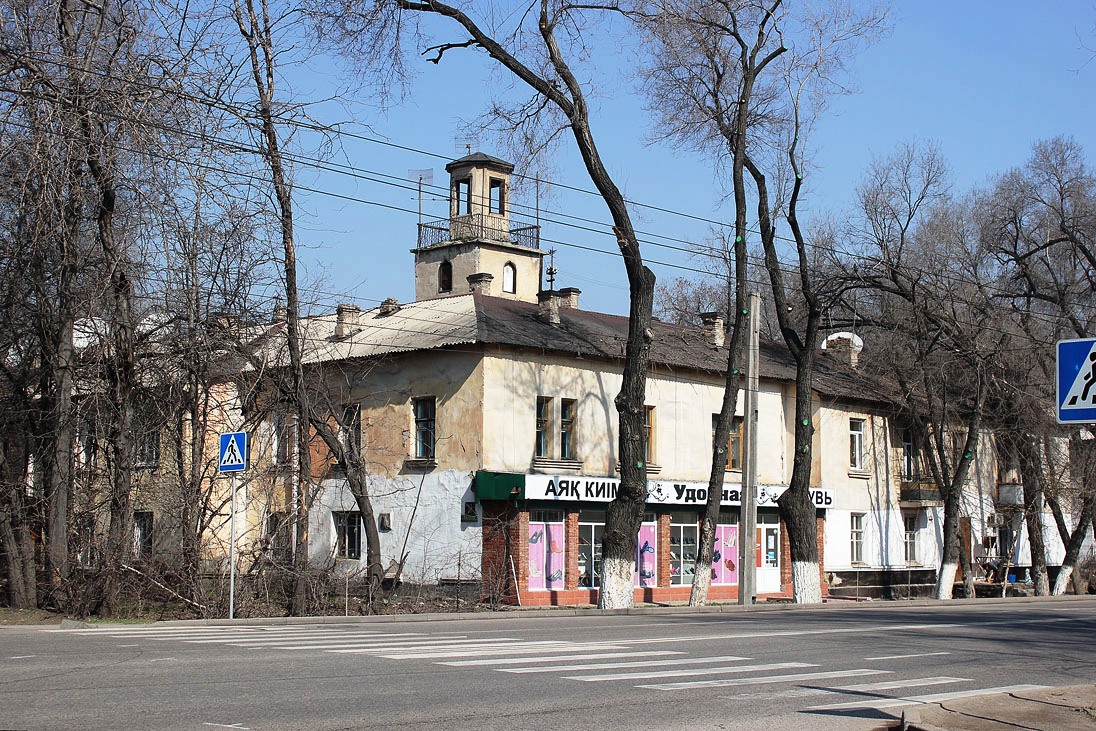 Алматы, Проспект Сейфуллина, 15 / улица Чернышевского, 31