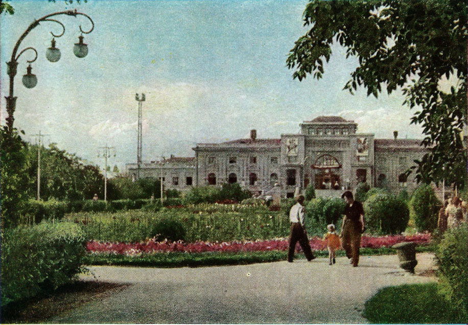 Бишкек, Бульвар Эркиндик, 1