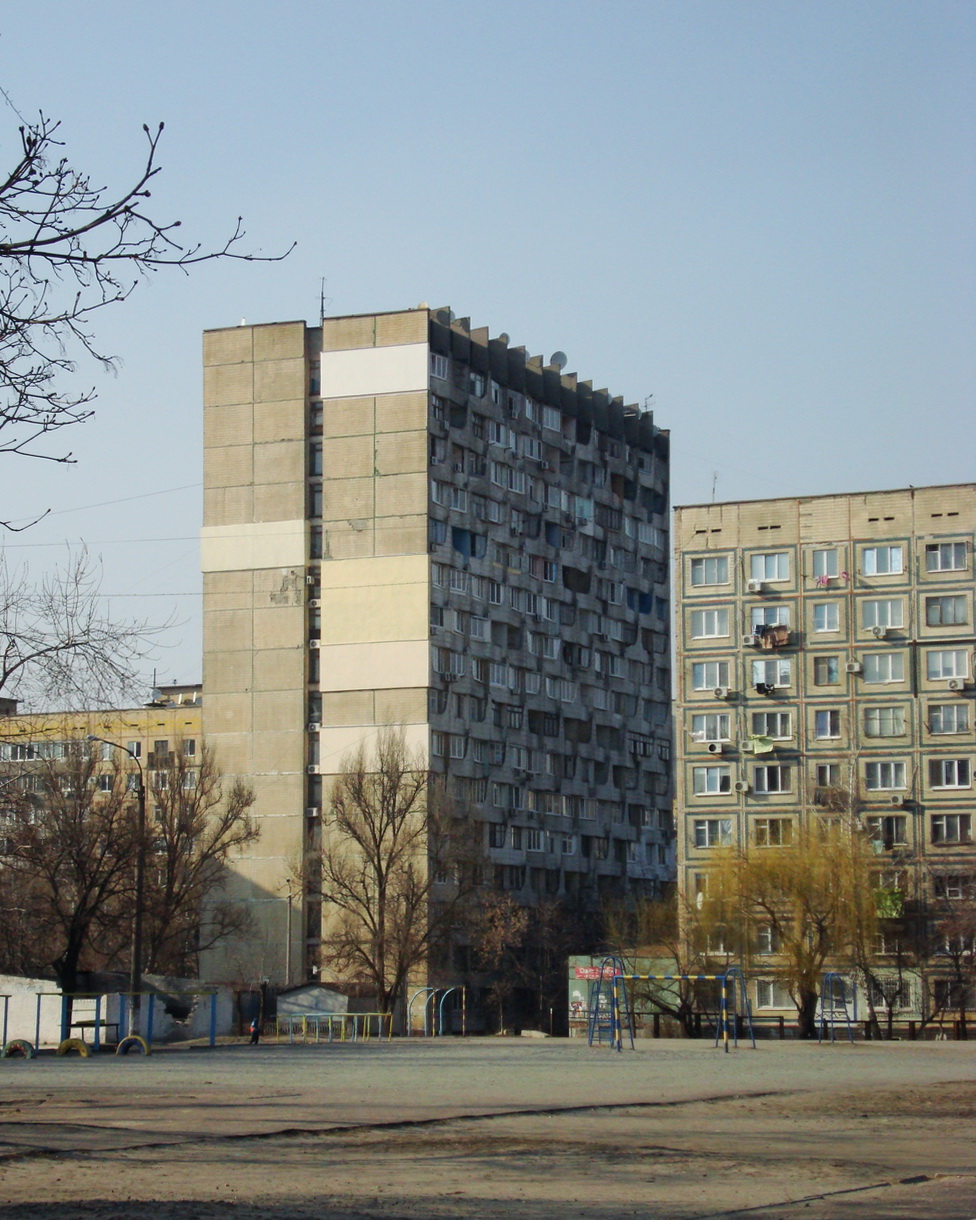 Дніпро, Улица Максима Дия, 2