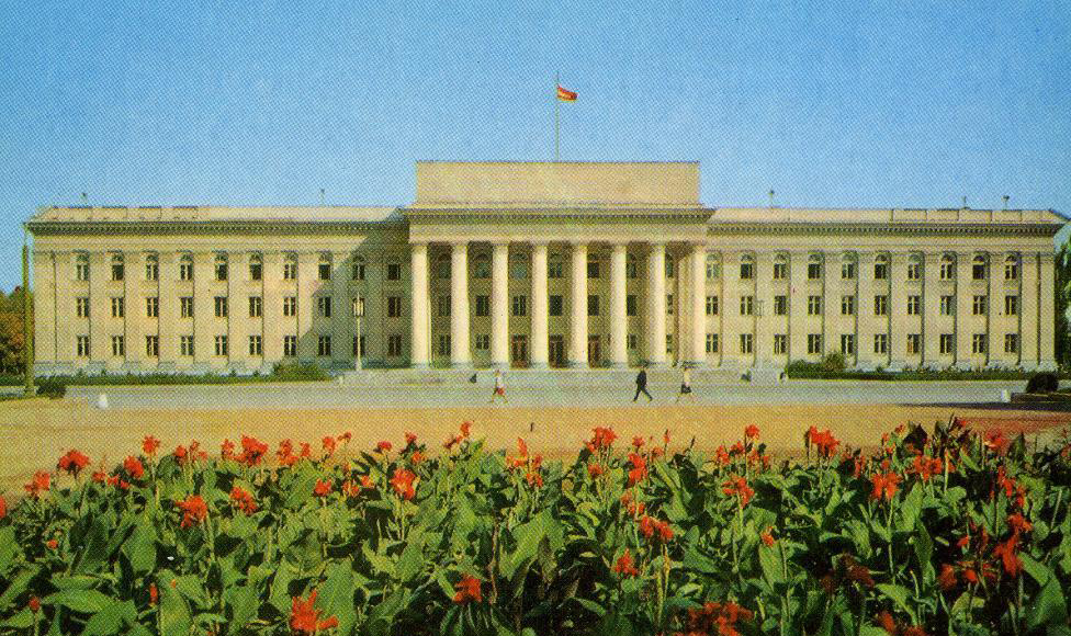 Бишкек, Улица Абдумомунова, 207