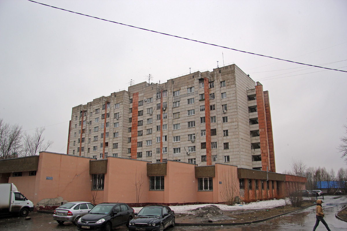 Kazań, Улица Коммунаров, 1 / Улица Дежнёва, 6