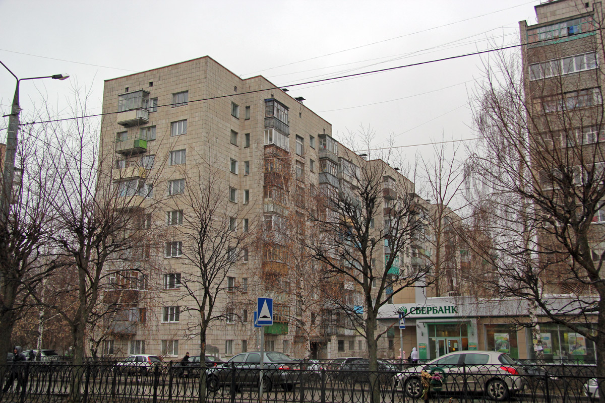 Казань, Улица Латышских Стрелков, 1 / Улица Карбышева, 38
