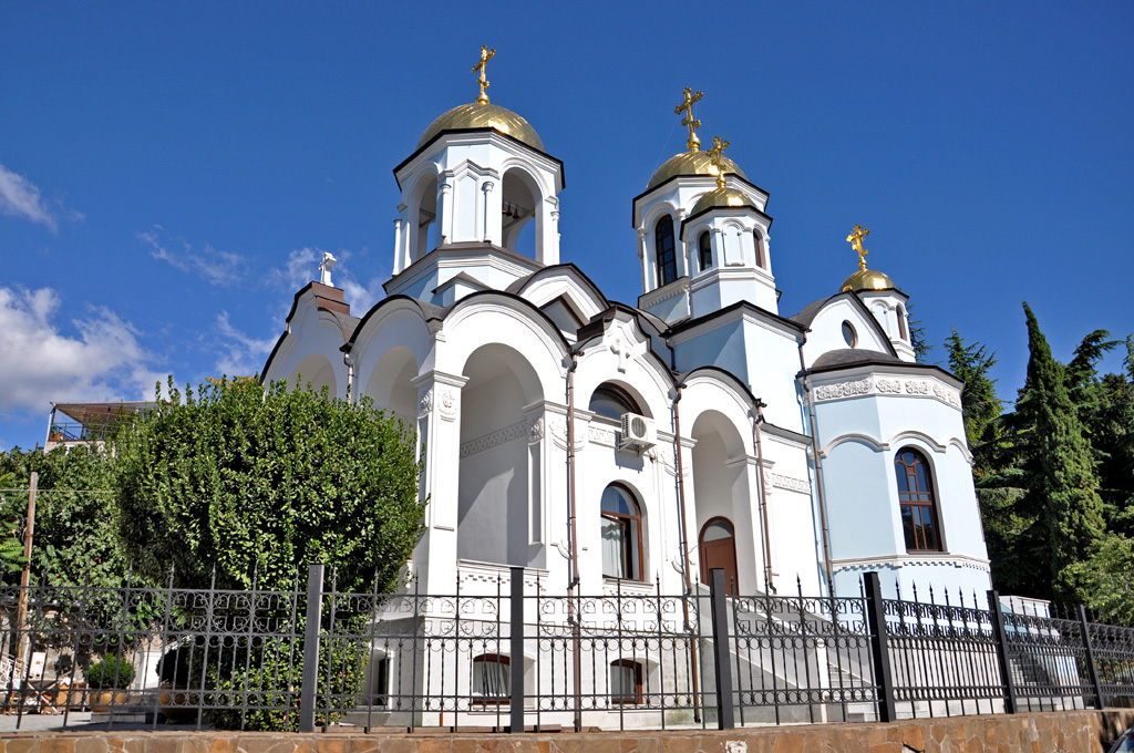 Ялта, пгт Гурзуф, Ленинградская улица