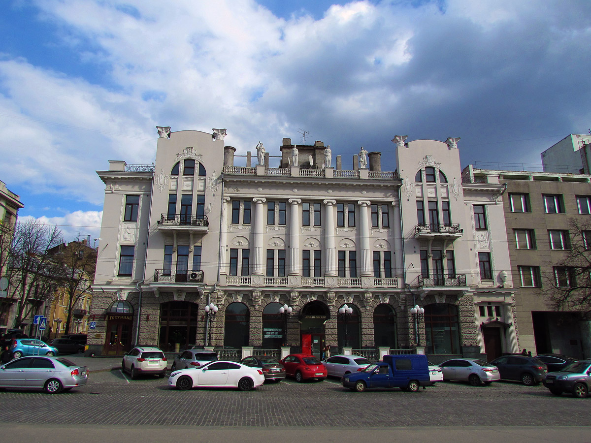 Харьков, Сумская улица, 44 / Улица Гиршмана, 2