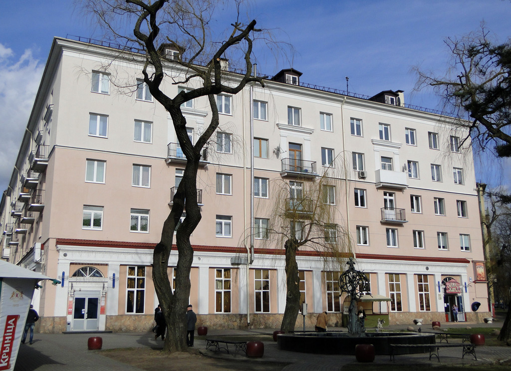 Минск, Бульвар Тракторостроителей, 5 / Улица Грицевца, 8