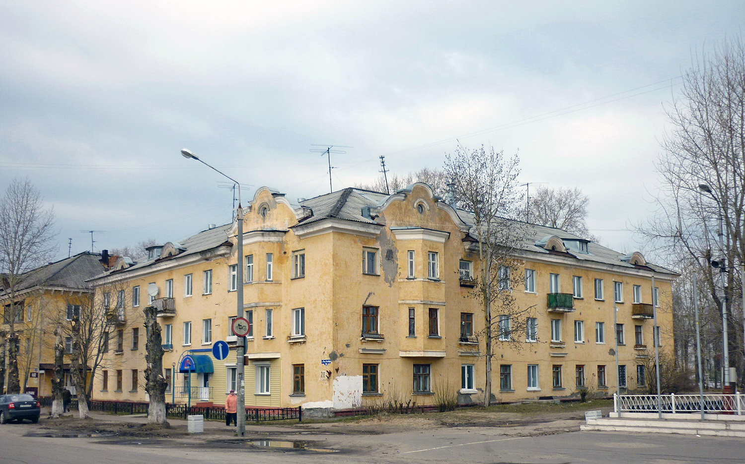 Новодвинск, Улица 50-летия Октября, 28 / Улица Мельникова, 8