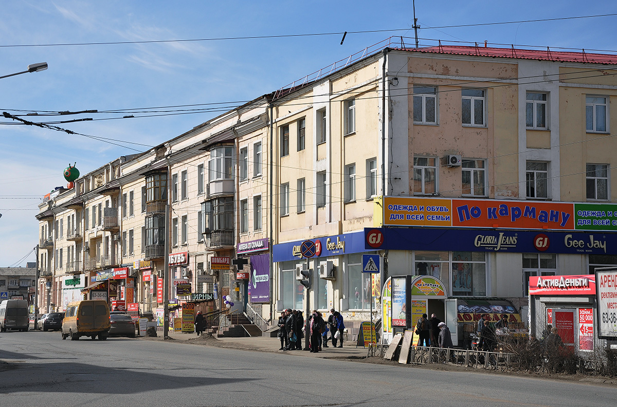 Омск, Улица Лобкова, 4 / Улица Марченко, 3